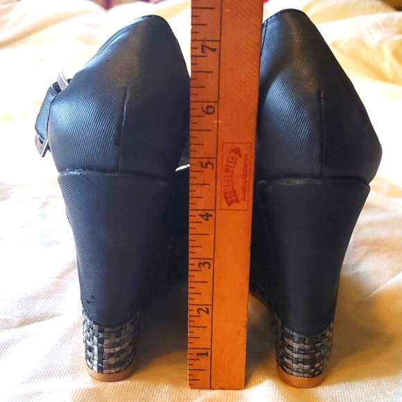 Black platform wedge heels sandals size 8.5 - Picture 5 of 5